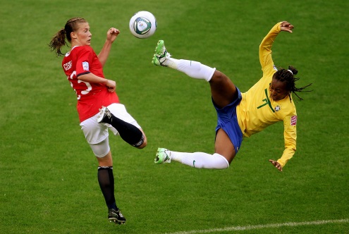 soccer-women-in-action
